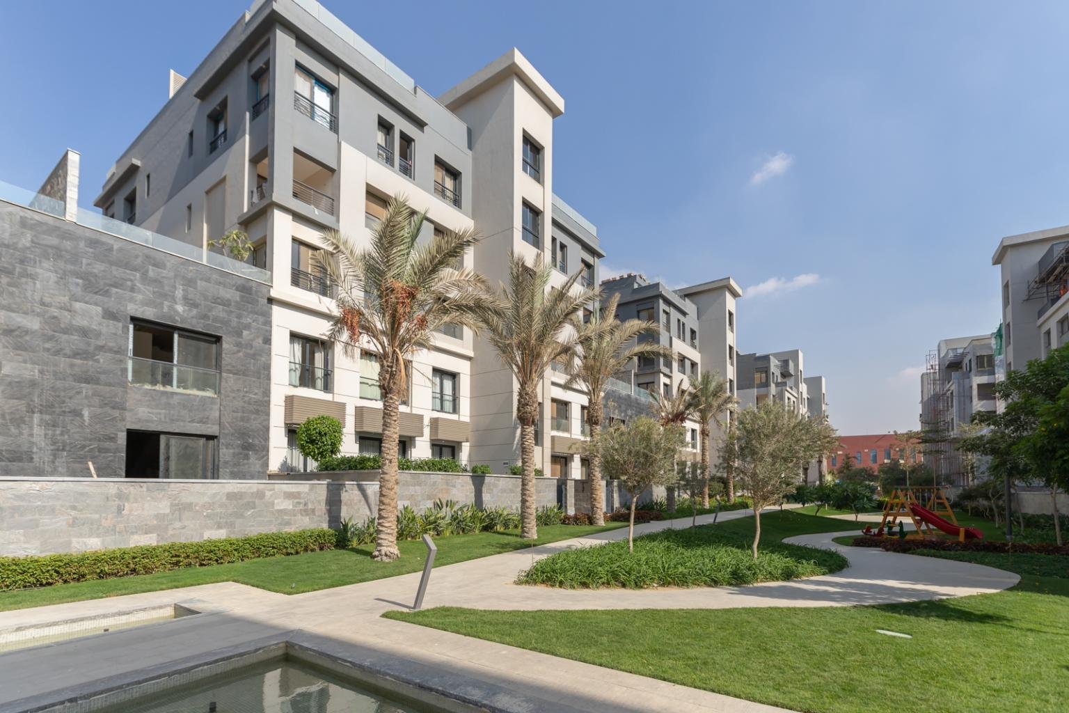 شقة للبيع بالتجمع الخامس مساحة 240 متر في كمبوند Trio New Cairo بمقدم 0% واقساط حتي 9 سنين | THE PEAK PROPERTIES